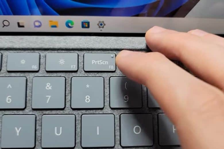 How to screenshot on razer laptop